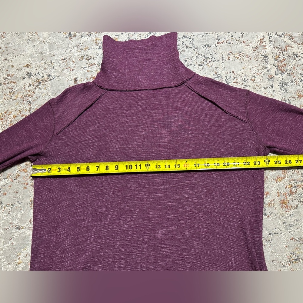 Free People We the Free Split Back Turtleneck Sweater Size Medium purple - Picture 9 of 13